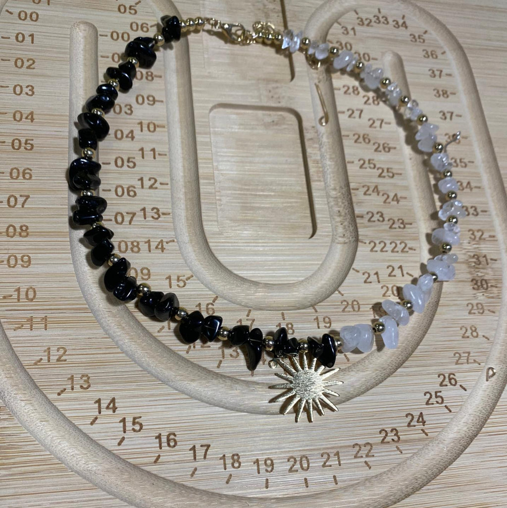 Colier Piatra Lunii & Onix natural cu charm Soare – placat cu aur