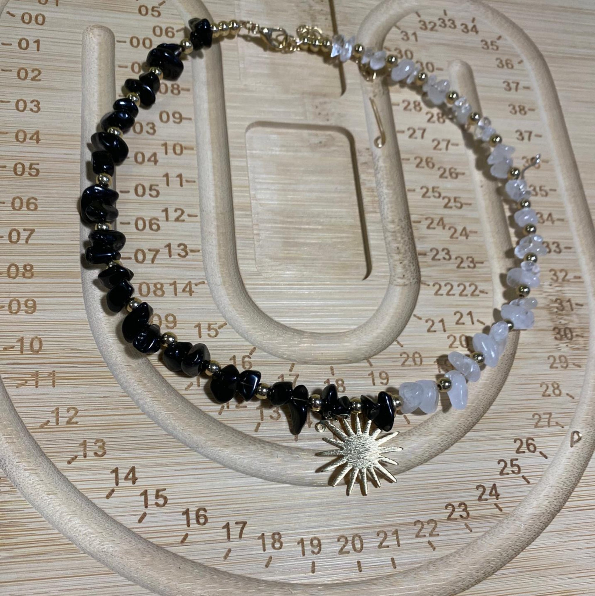 Colier Piatra Lunii & Onix natural cu charm Soare – placat cu aur